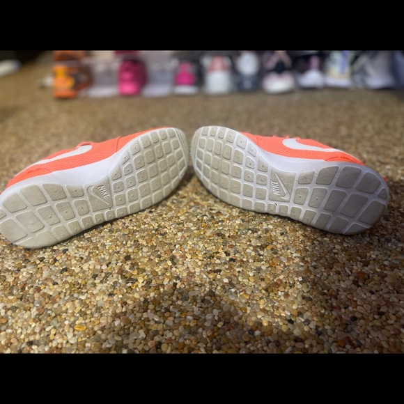 Nike Roshes - Picture 6 of 10